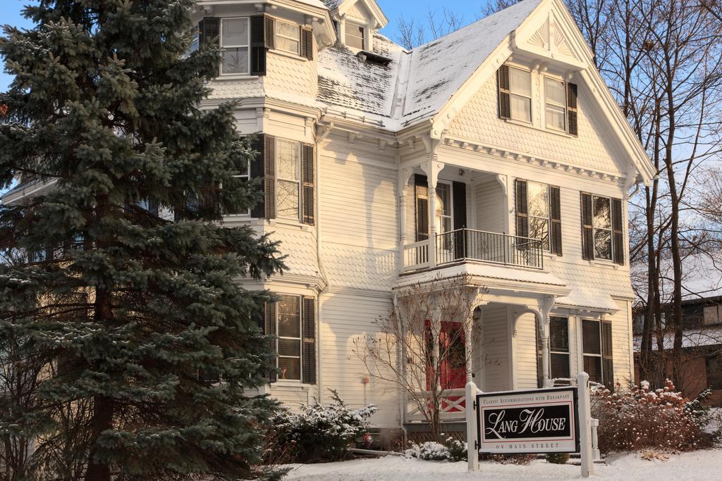 Lang House On Main Street Bed & Breakfast Burlington Exterior photo